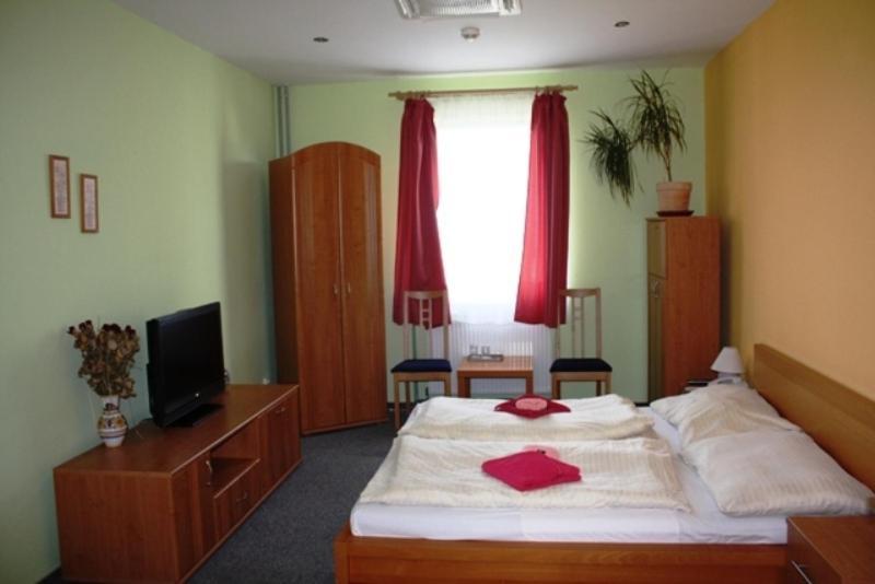 Pension Zlata Noha Pressburg Exterior foto