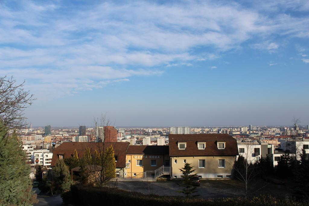 Pension Zlata Noha Pressburg Exterior foto